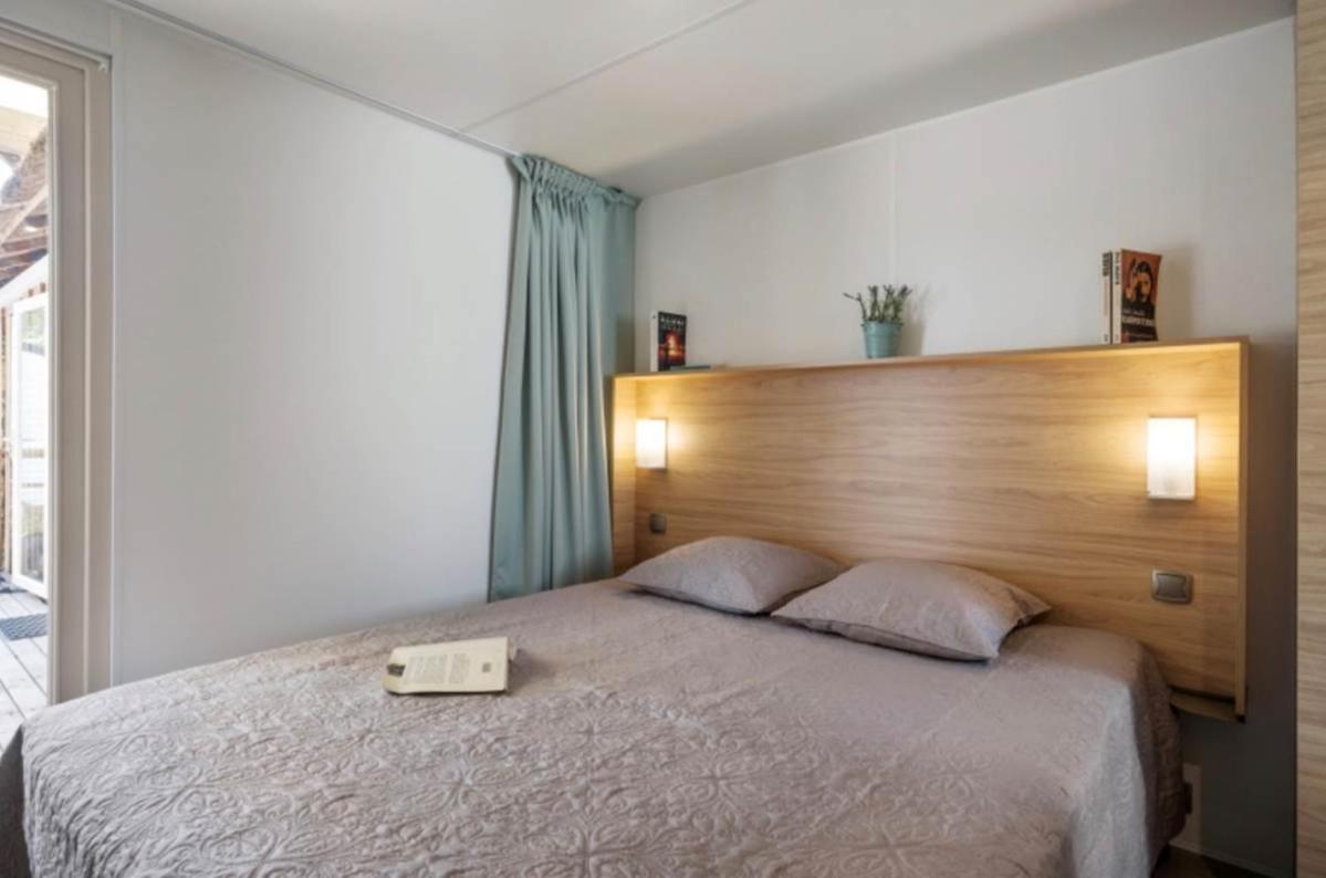 Camping Le Parc De Paris Villevaude Bilik gambar